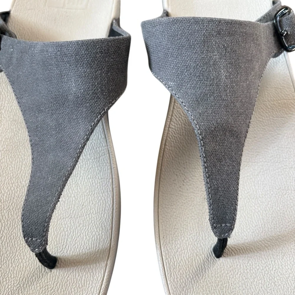 FitFlop toe-post gray canvas thong sandals size 10
